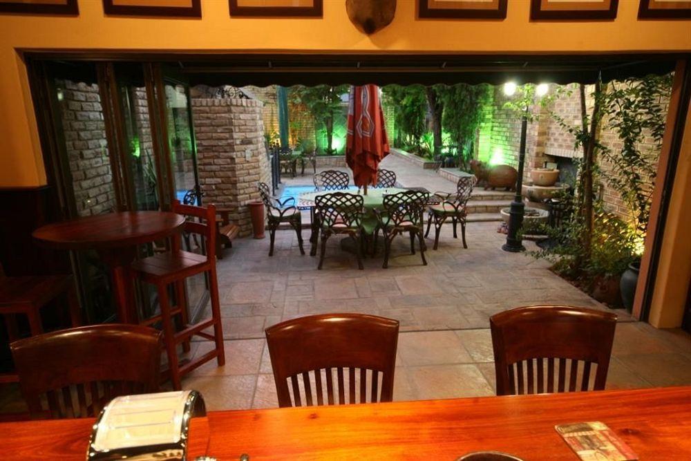 Le Cozmo Guesthouse Johannesburg Exterior photo