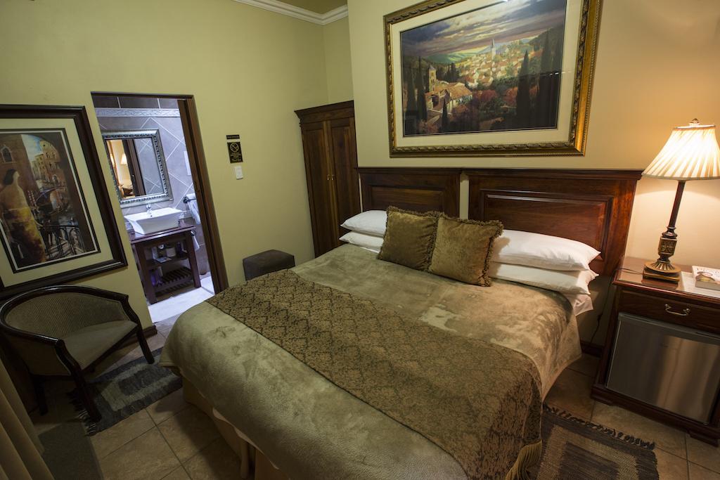 Le Cozmo Guesthouse Johannesburg Exterior photo
