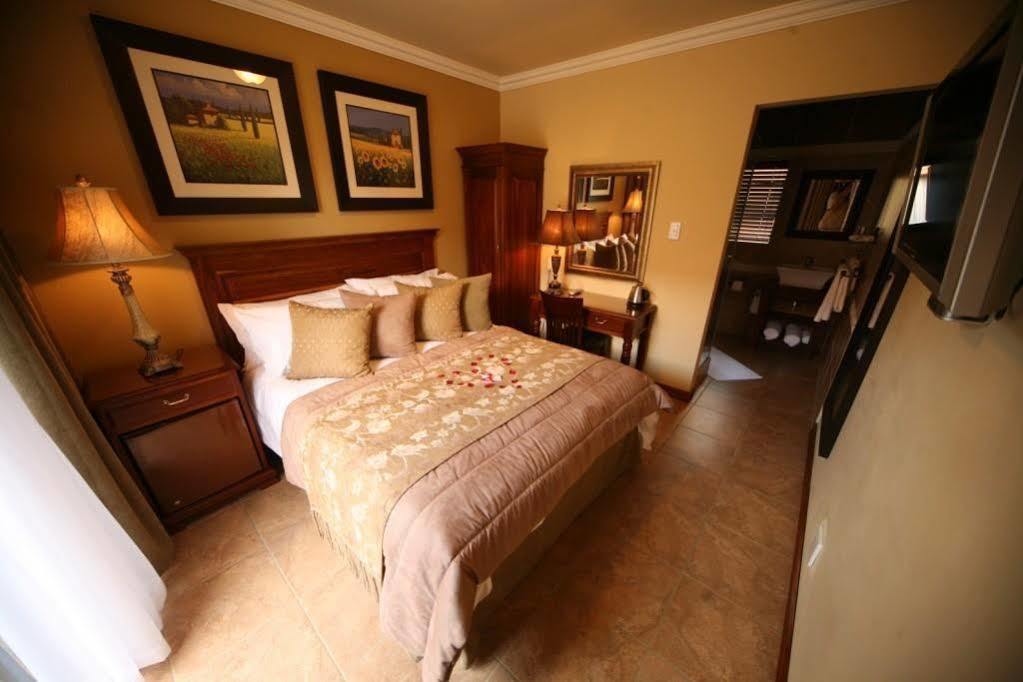 Le Cozmo Guesthouse Johannesburg Exterior photo