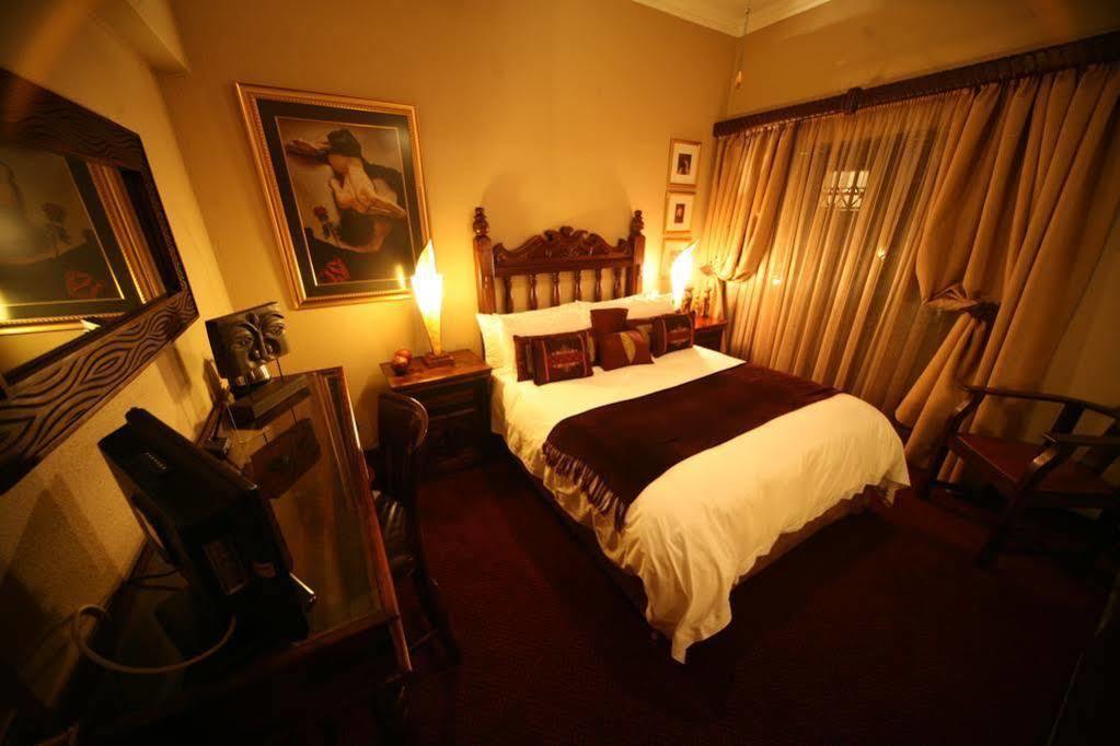 Le Cozmo Guesthouse Johannesburg Exterior photo